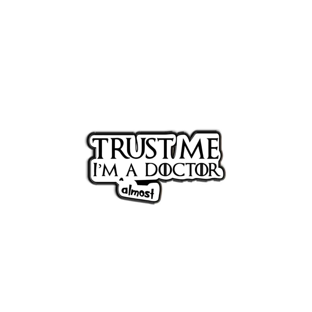 7sEjU9aHlRpNLjATTzkBM8zhSvPPIP1LNJ3uhFyG.jpg Trust me I’m a doctor almost -lapel pin - الصورة 1