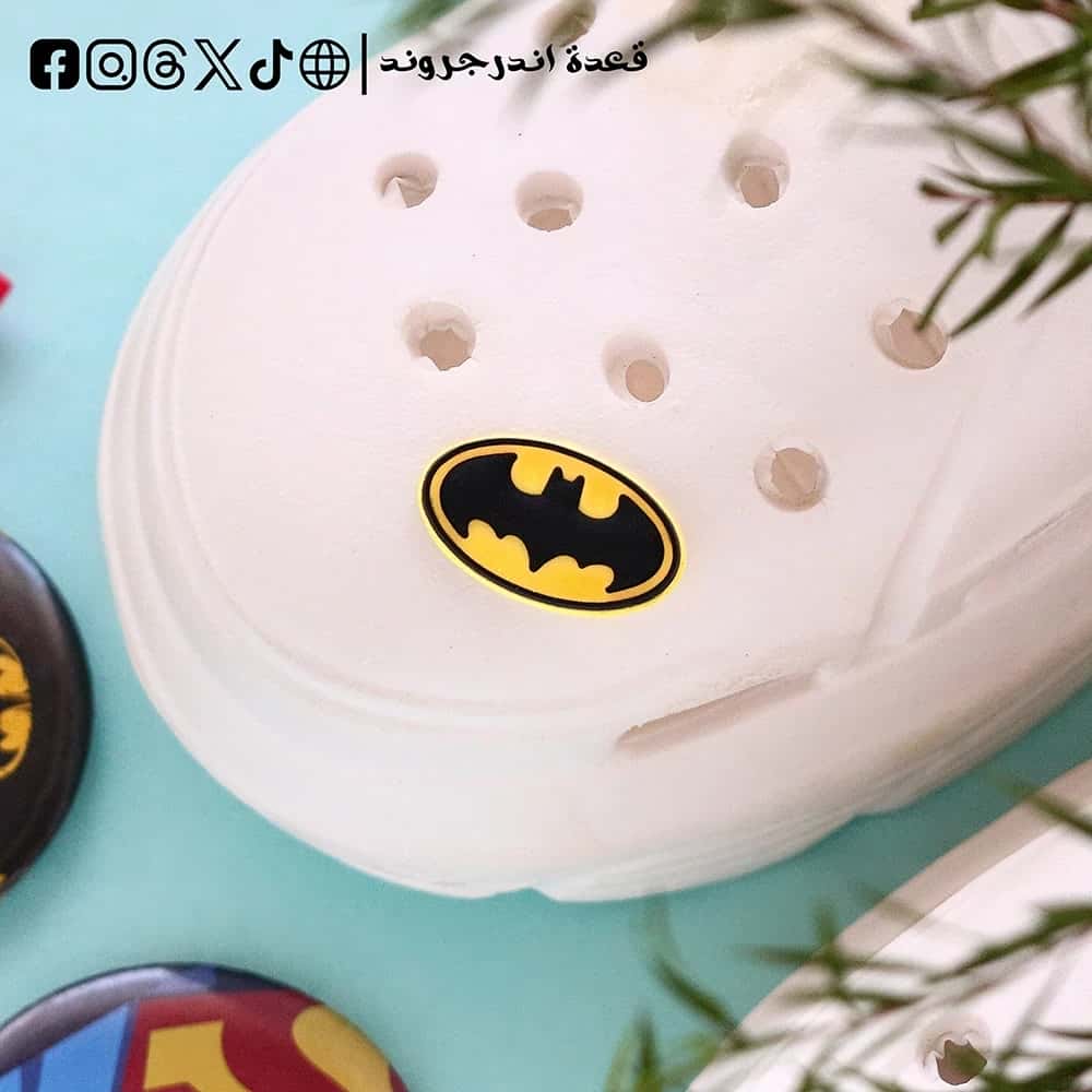 aP6ddXIRF255JpheFqco0Qts8m2LTJf1oxUJfHiU.jpg Batman Marvel- crocs charms - الصورة 1